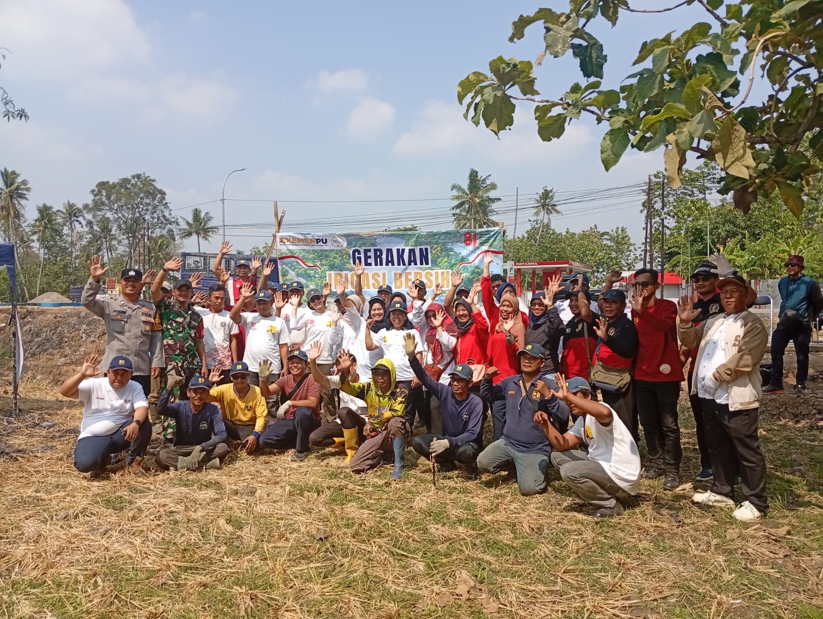 Gerakan Irigasi Bersih di Desa Pakubeureum