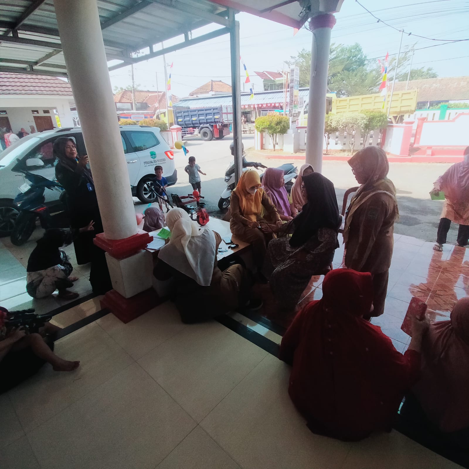 KEGIATAN POSYANDU DESA PAKUBEUREUM